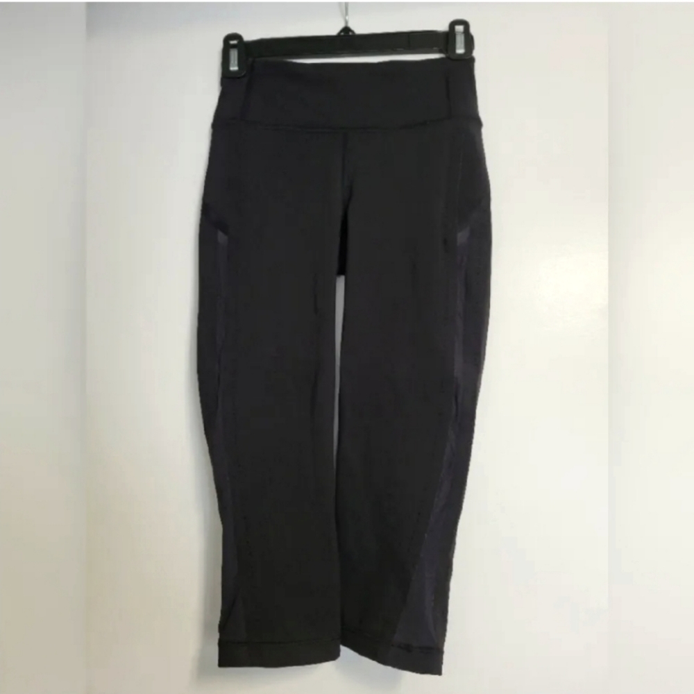 Lululemon Black‎ Smooth Stride Crop Capri Leggings Pants Size 2